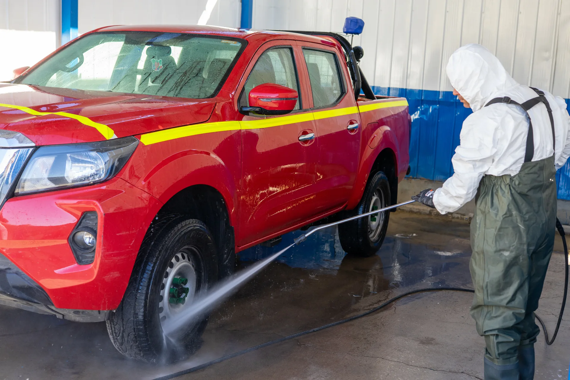 Lavado industrial especializado de camioneta en GESERMI