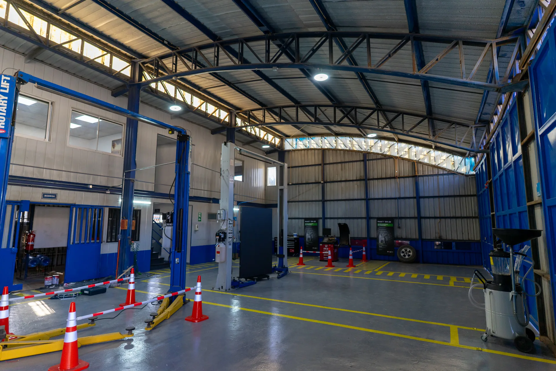 Interior del taller GESERMI en Tierra Amarilla, Región de Atacama